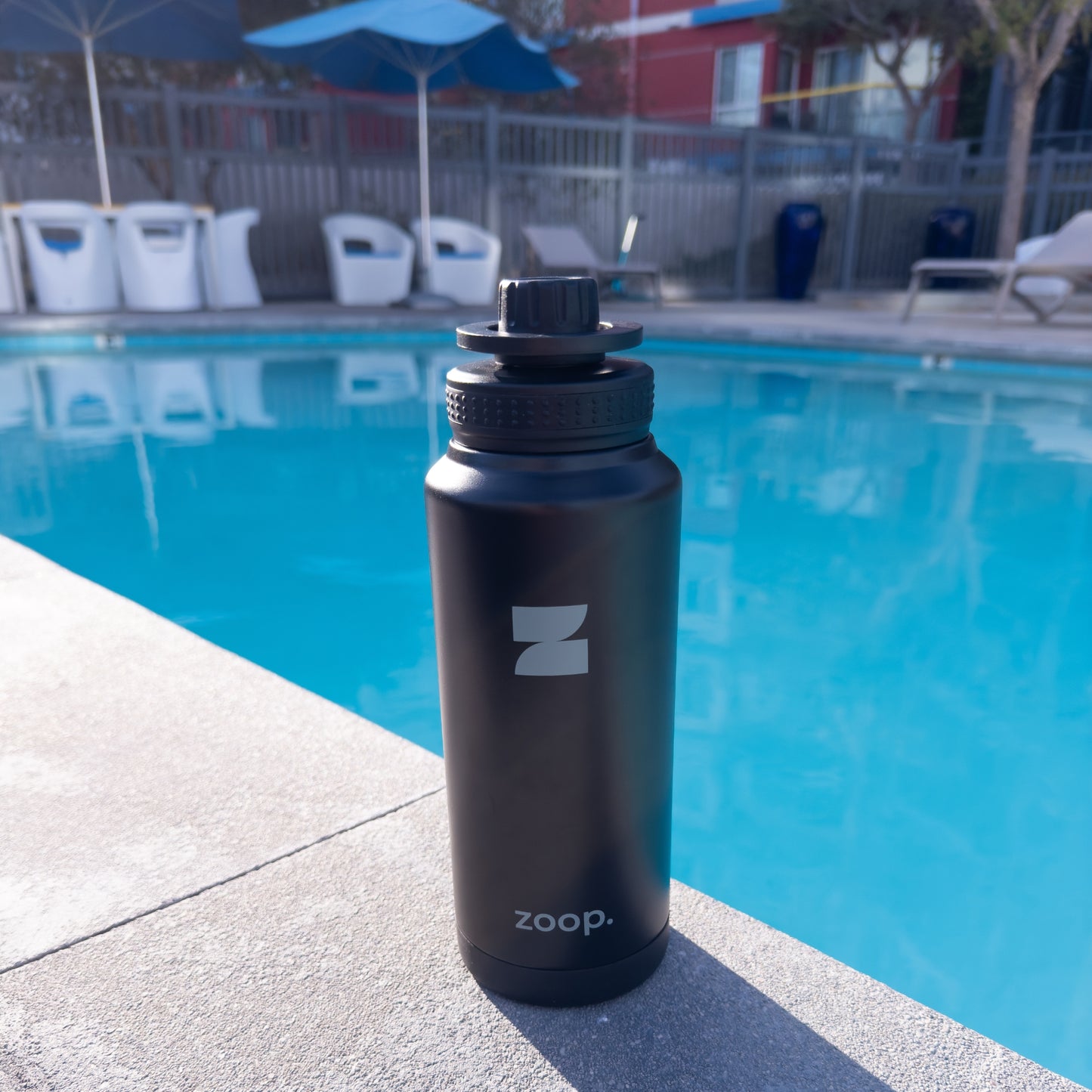 ZoopMag – The Water Bottle That Holds Your Phone