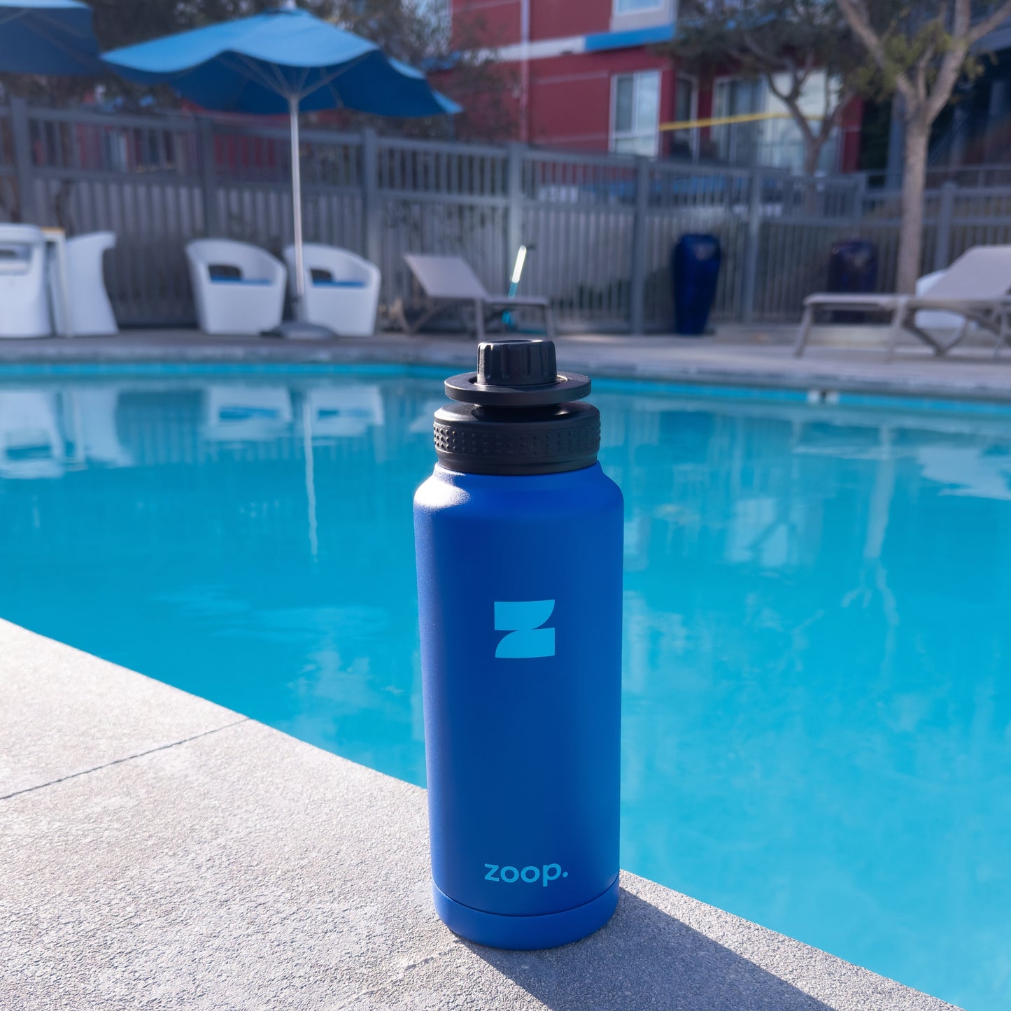 ZoopMag – The Water Bottle That Holds Your Phone